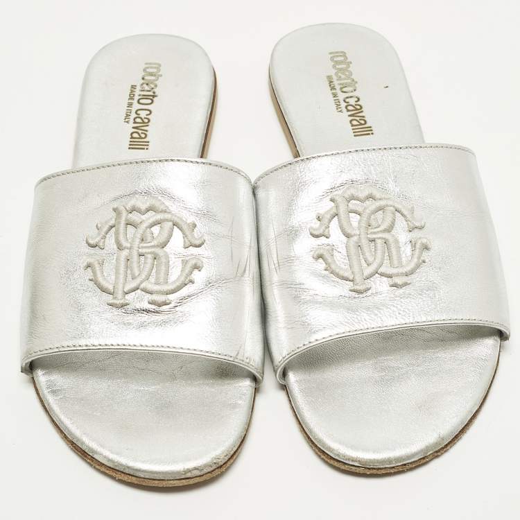 مملوكة مسبقًا Roberto Cavalli Size 36 Silver Leather Logo Embroidered Flat Slide
