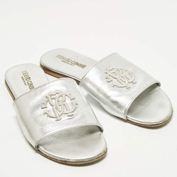 مملوكة مسبقًا Roberto Cavalli Size 36 Silver Leather Logo Embroidered Flat Slide