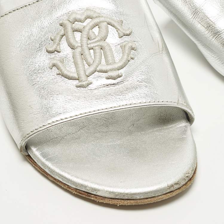مملوكة مسبقًا Roberto Cavalli Size 36 Silver Leather Logo Embroidered Flat Slide