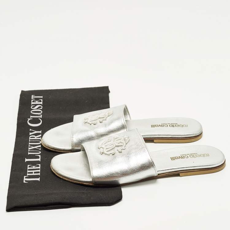 مملوكة مسبقًا Roberto Cavalli Size 36 Silver Leather Logo Embroidered Flat Slide