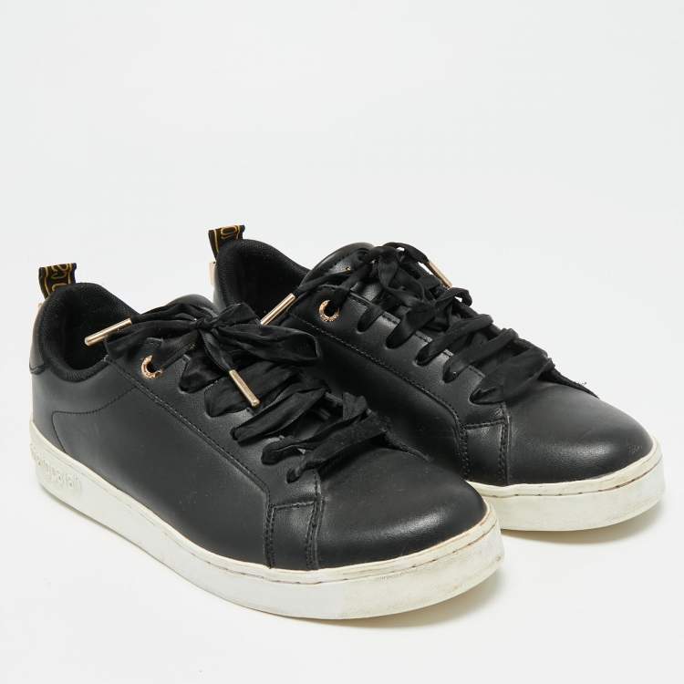 مملوكة مسبقًا Roberto Cavalli Size 38 Black Leather Low Top Sneakers
