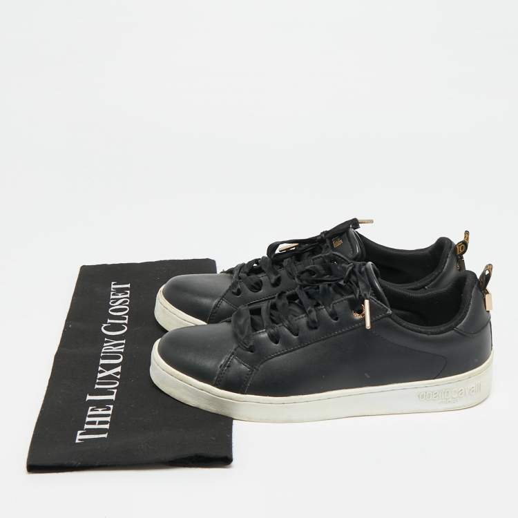مملوكة مسبقًا Roberto Cavalli Size 38 Black Leather Low Top Sneakers