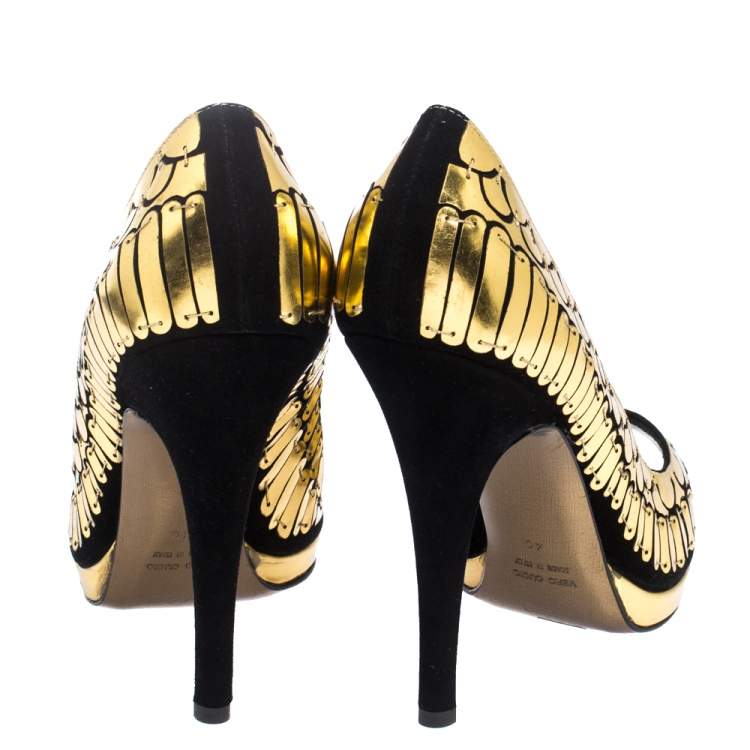 مملوكة مسبقًا Roberto Cavalli Gold/Black Suede Leather Fish Scale Peep Toe Platform Pumps Size 40