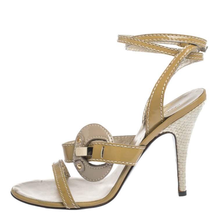 Pre Owned Roberto Cavalli Beige/Offwhite Patent And Raffia Buckle Embellished Ankle Wrap Sandals Size 39
