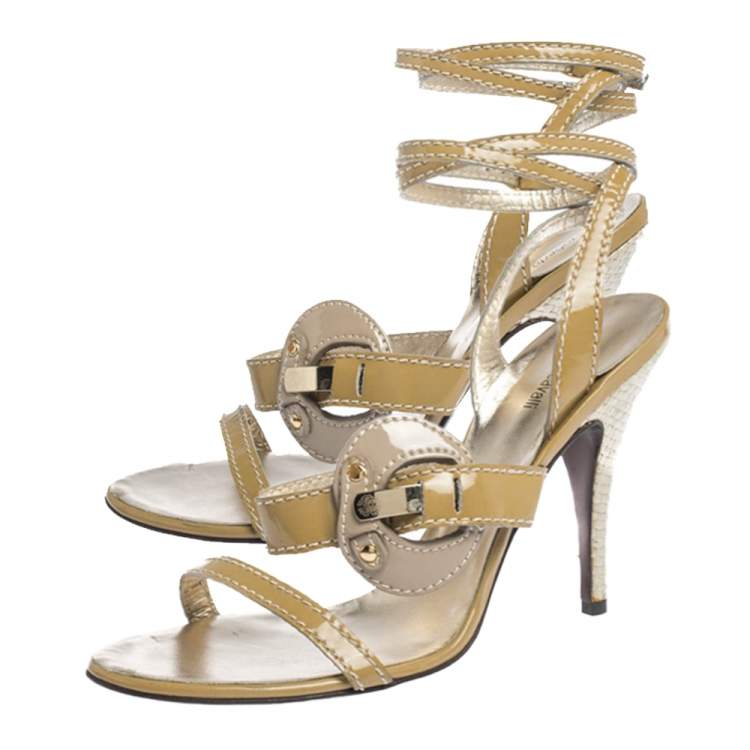 Pre Owned Roberto Cavalli Beige/Offwhite Patent And Raffia Buckle Embellished Ankle Wrap Sandals Size 39