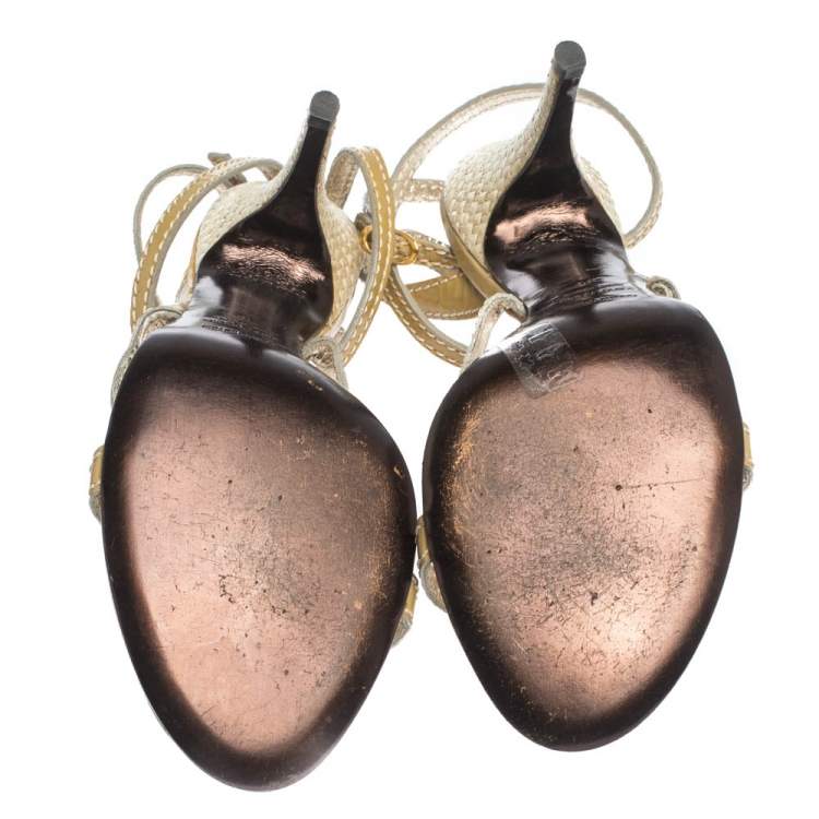 Pre Owned Roberto Cavalli Beige/Offwhite Patent And Raffia Buckle Embellished Ankle Wrap Sandals Size 39