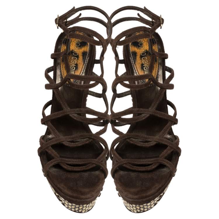 مملوكة مسبقًا Roberto Cavalli Brown Suede And Python Wedge Strappy Wedge Sandals Size 38.5