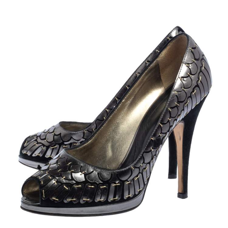 Pre Owned Roberto Cavalli Grey/Black Suede Fish Scale Peep Toe Platform Pumps Size 40