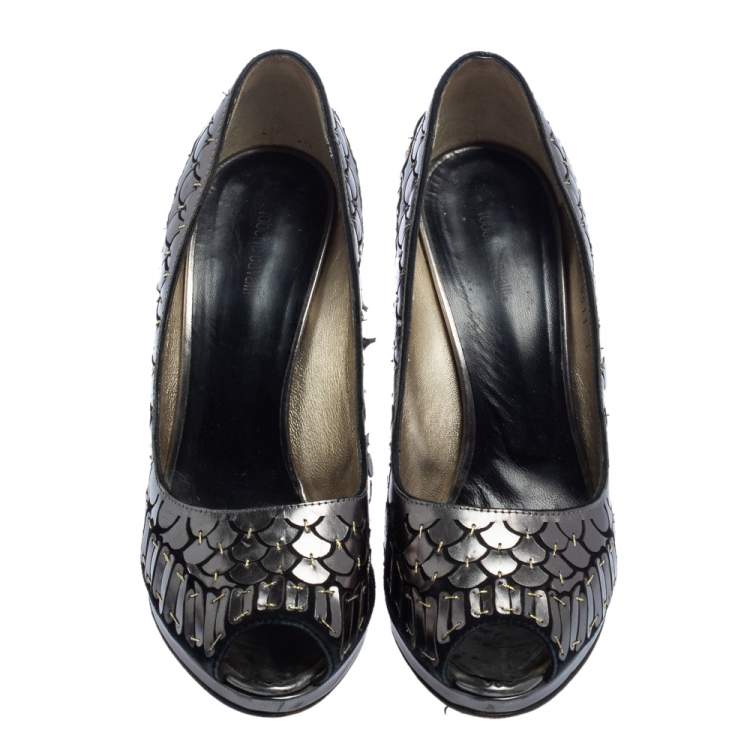 Pre Owned Roberto Cavalli Grey/Black Suede Fish Scale Peep Toe Platform Pumps Size 40