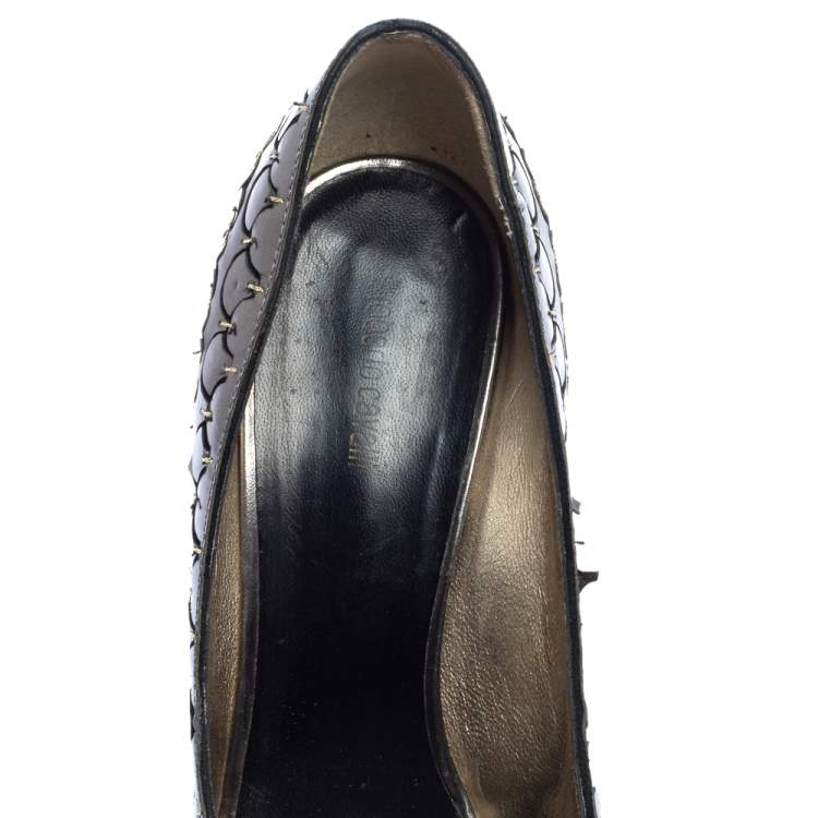 Pre Owned Roberto Cavalli Grey/Black Suede Fish Scale Peep Toe Platform Pumps Size 40