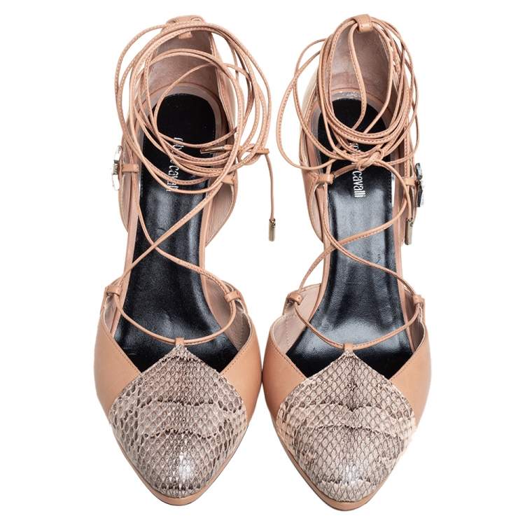 مملوكة مسبقًا Roberto Cavalli Beige Leather And Python Cap Toe Ankle Wrap Pumps Size 38