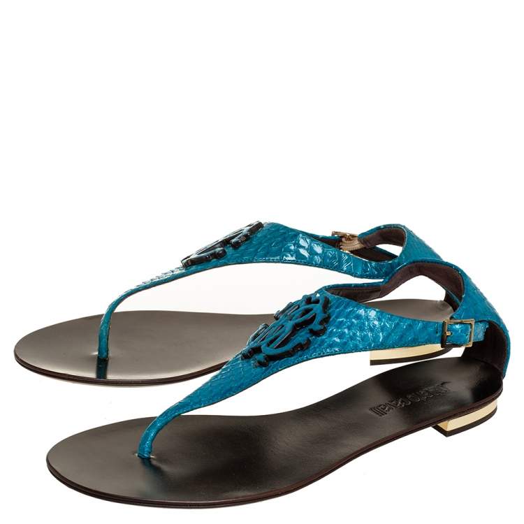 مملوكة مسبقًا Roberto Cavalli Blue Python Embossed Leather Logo Embellished Thong Flat Sandals Size 39