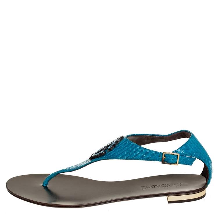 مملوكة مسبقًا Roberto Cavalli Blue Python Embossed Leather Logo Embellished Thong Flat Sandals Size 39