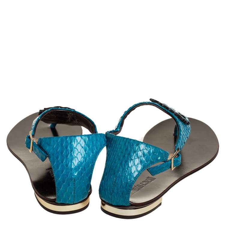 مملوكة مسبقًا Roberto Cavalli Blue Python Embossed Leather Logo Embellished Thong Flat Sandals Size 39