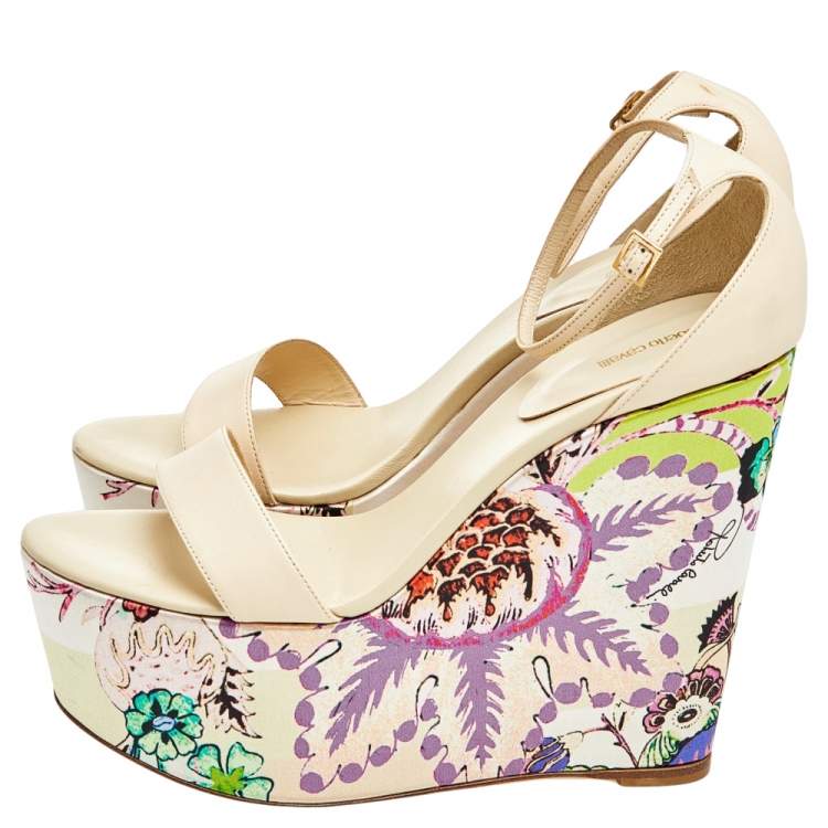 مملوكة مسبقًا Roberto Cavalli Cream Leather Wedge Sandals Size 40