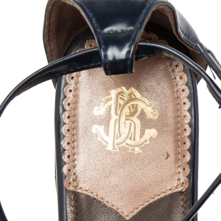 مملوكة مسبقًا Roberto Cavalli Navy Blue Leather Strappy Flat Sandals Size 38