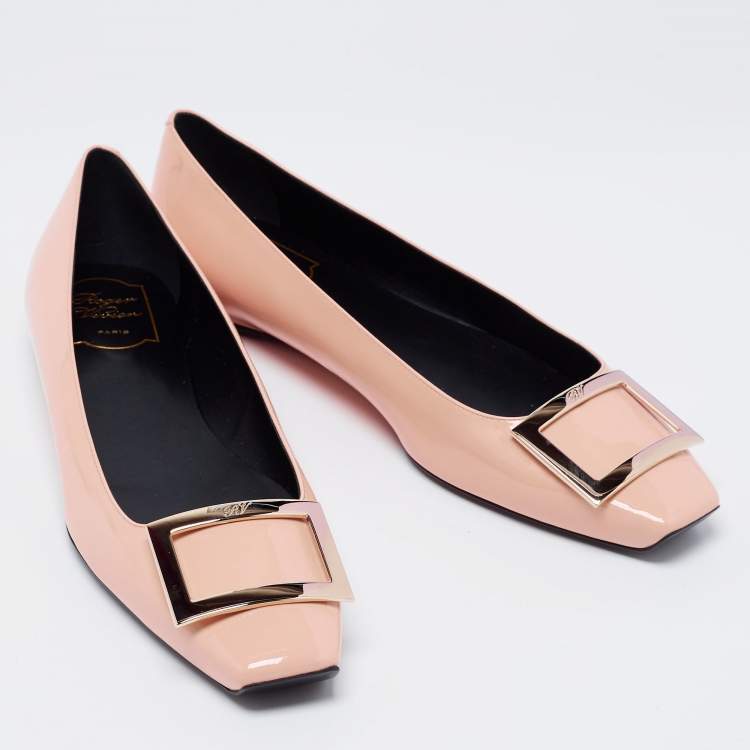 مملوكة مسبقًا Roger Vivier Beige Patent Leather Trompette Ballet Flats Size 41