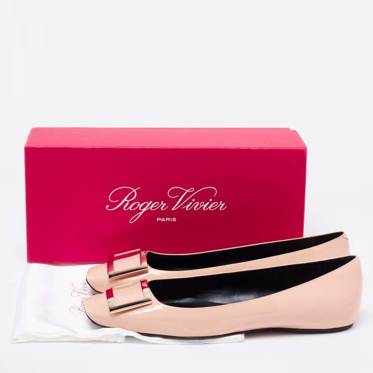 مملوكة مسبقًا Roger Vivier Beige Patent Leather Trompette Ballet Flats Size 41