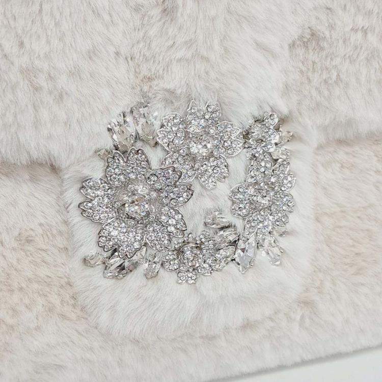 Pre Owned Roger Vivier Beige Fur chain shoulder bag