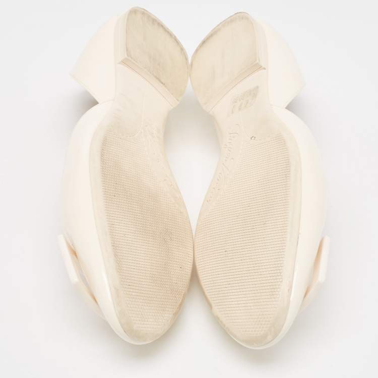 Pre Owned Roger Vivier Cream Patent Leather Trompette D'orsay Flats Size 40.5