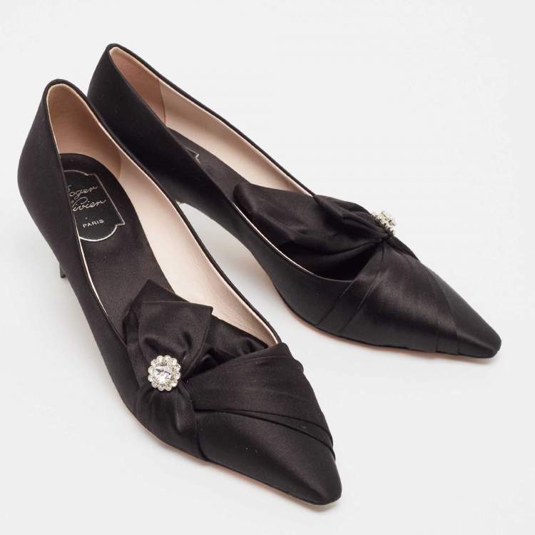 Pre Owned Roger Vivier Black Satin Crystals Embellished Bow Pumps Size 39