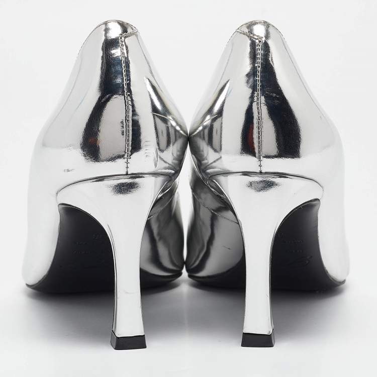 Pre Owned Roger Vivier Silver Leather Trompette Pumps Size 38