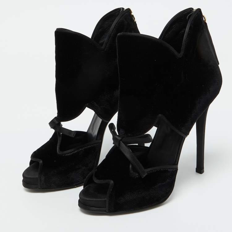 Pre Owned Roger Vivier Black Velvet Cut Out Bow Ankle Booties Size 36