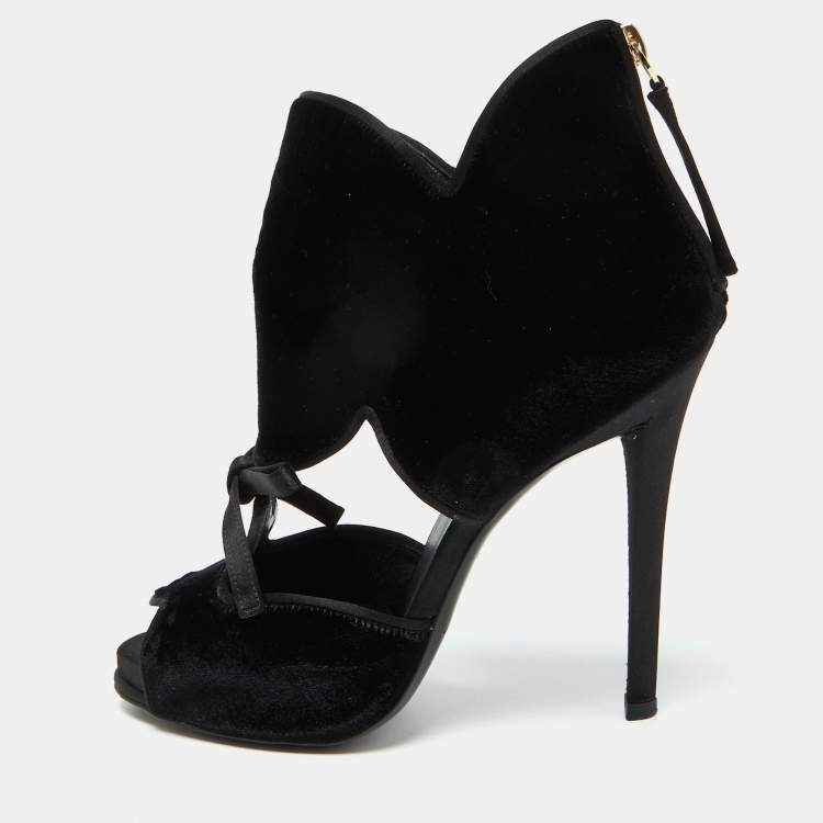 Pre Owned Roger Vivier Black Velvet Cut Out Bow Ankle Booties Size 36