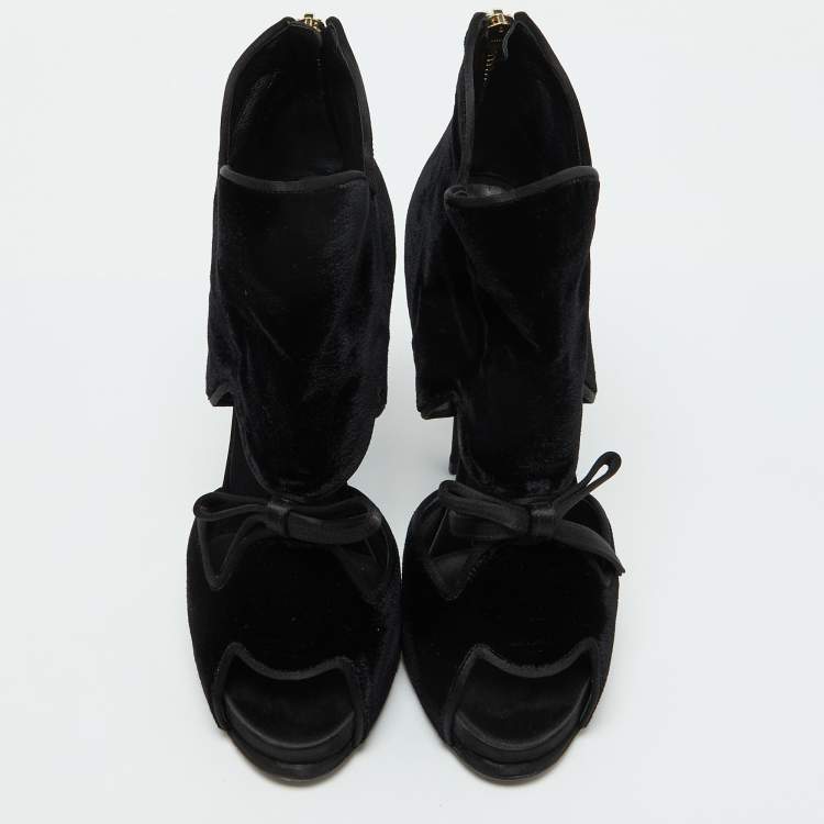 Pre Owned Roger Vivier Black Velvet Cut Out Bow Ankle Booties Size 36