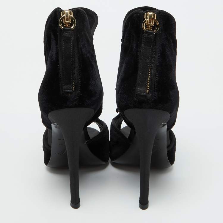 Pre Owned Roger Vivier Black Velvet Cut Out Bow Ankle Booties Size 36