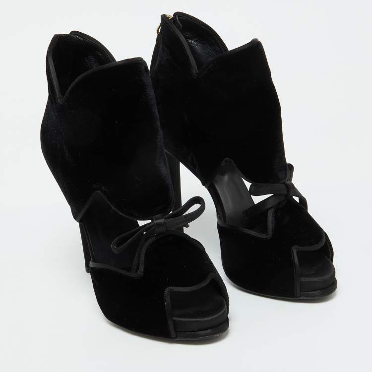 Pre Owned Roger Vivier Black Velvet Cut Out Bow Ankle Booties Size 36