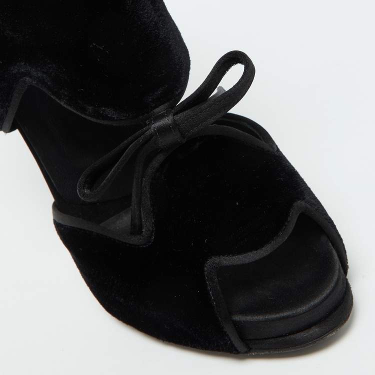 Pre Owned Roger Vivier Black Velvet Cut Out Bow Ankle Booties Size 36