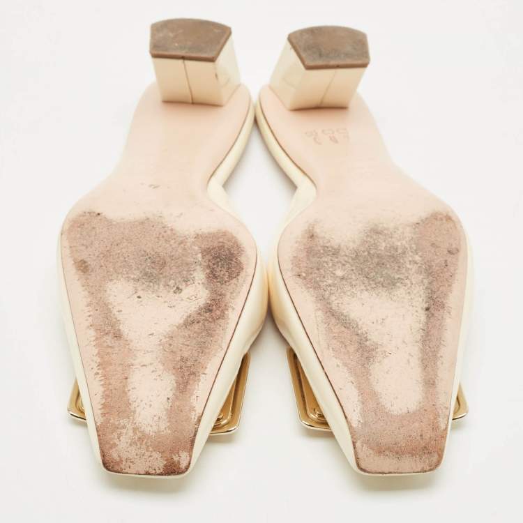 Pre Owned Roger Vivier Cream Patent Leather Belle Vivier Mules Size 37