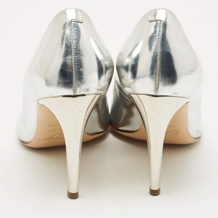 Pre Owned Roger Vivier Silver Leather Trompette Pumps Size 41