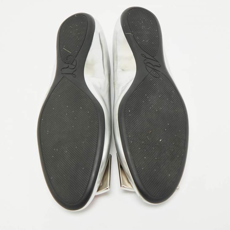 Pre Owned Roger Vivier Silver Leather Gommette Love Ballet Flats Size 41