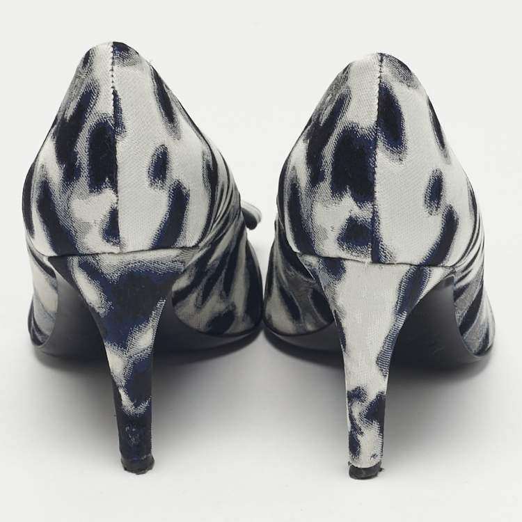 Pre Owned Roger Vivier Grey/Navy Blue Canvas Belle Vivier Trompette Pumps Size 35.5