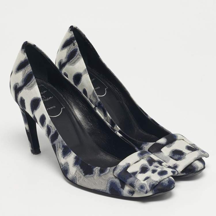 Pre Owned Roger Vivier Grey/Navy Blue Canvas Belle Vivier Trompette Pumps Size 35.5