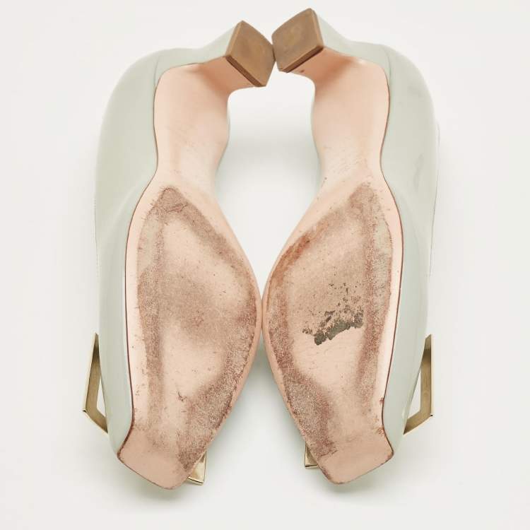 Pre Owned Roger Vivier Grey Patent Leather Trompette Pumps Size 36