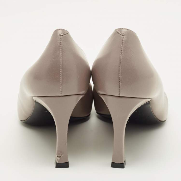 مملوكة مسبقًا Roger Vivier Belle Vivier Trompette Size 38.5 Grey Leather Pumps