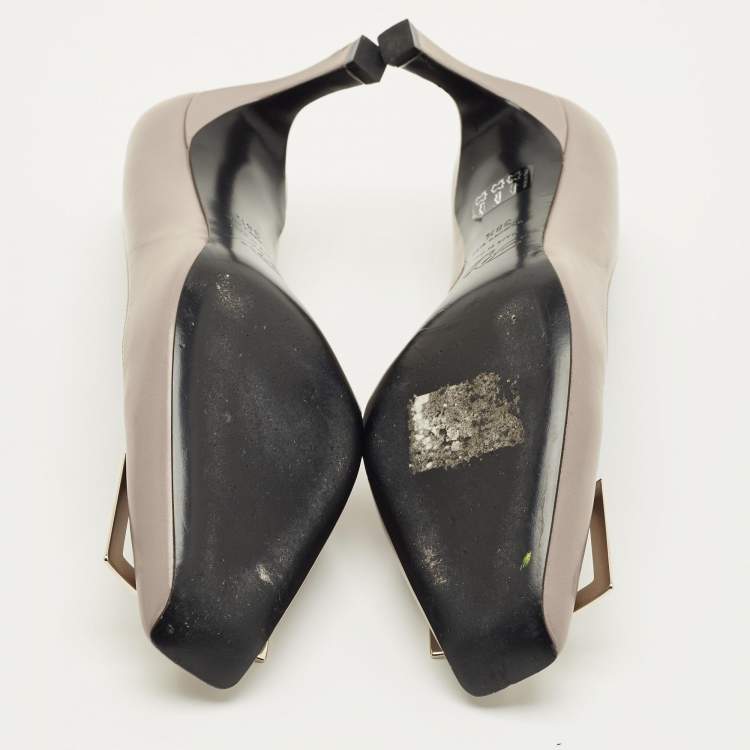 مملوكة مسبقًا Roger Vivier Belle Vivier Trompette Size 38.5 Grey Leather Pumps