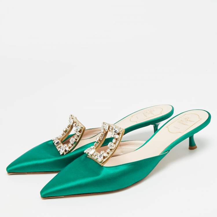 مملوكة مسبقًا Roger Vivier RV Broche Size 40 Green Satin Crystal Embellished Mules