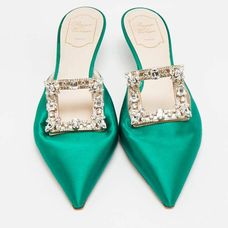 مملوكة مسبقًا Roger Vivier RV Broche Size 40 Green Satin Crystal Embellished Mules