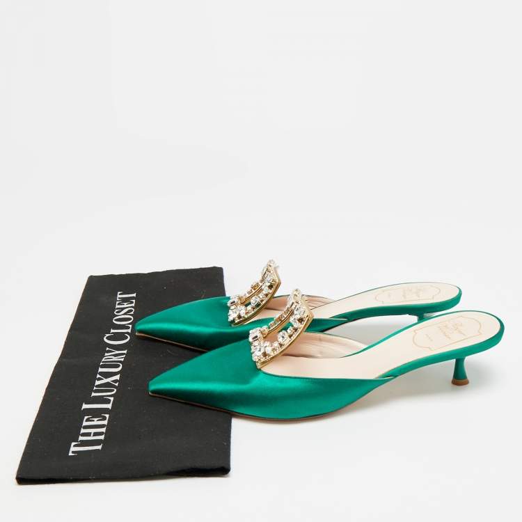 مملوكة مسبقًا Roger Vivier RV Broche Size 40 Green Satin Crystal Embellished Mules