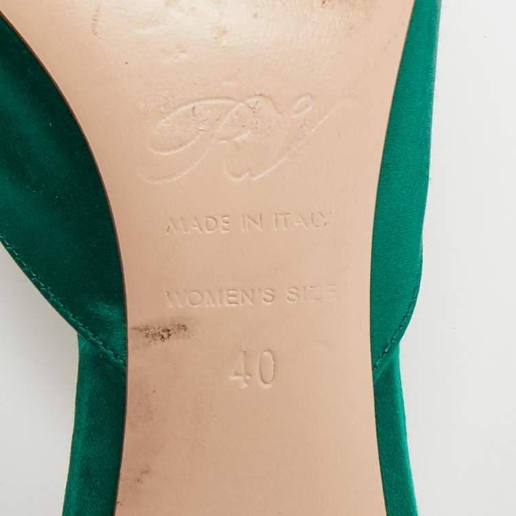 مملوكة مسبقًا Roger Vivier RV Broche Size 40 Green Satin Crystal Embellished Mules