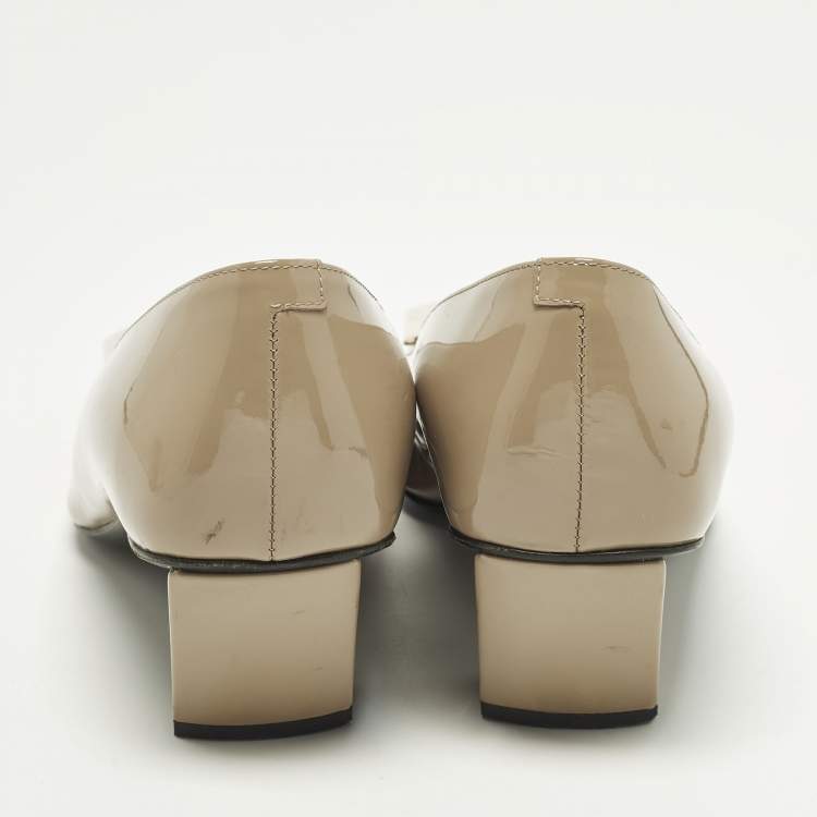 Pre Owned Roger Vivier Belle Vivier Size 35.5 Beige Patent Leather Block Heel Pumps