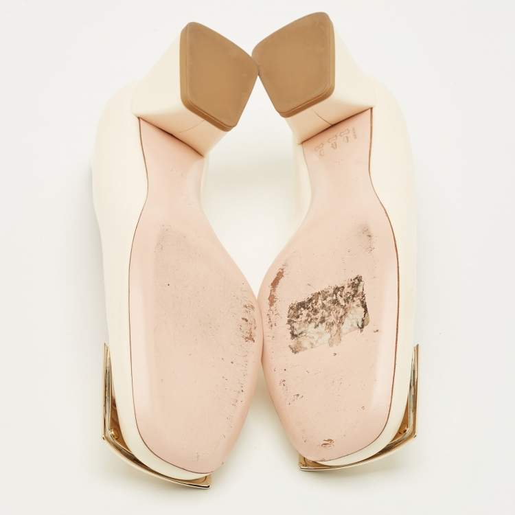 Pre Owned Roger Vivier Trompette Size 35.5 Cream Patent Leather Block Heel Pumps