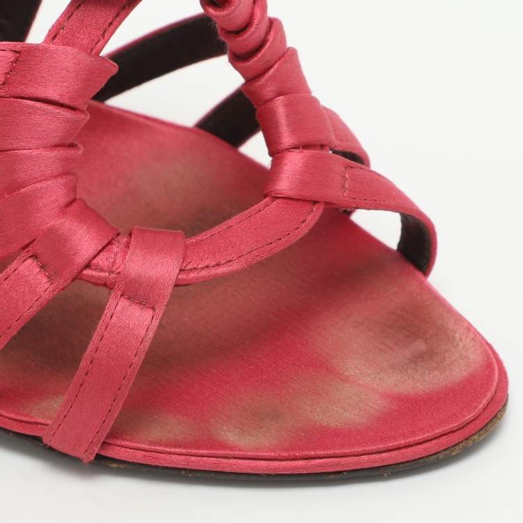 مملوكة مسبقًا Roger Vivier Size 36.5 Pink Satin Strappy Sandals