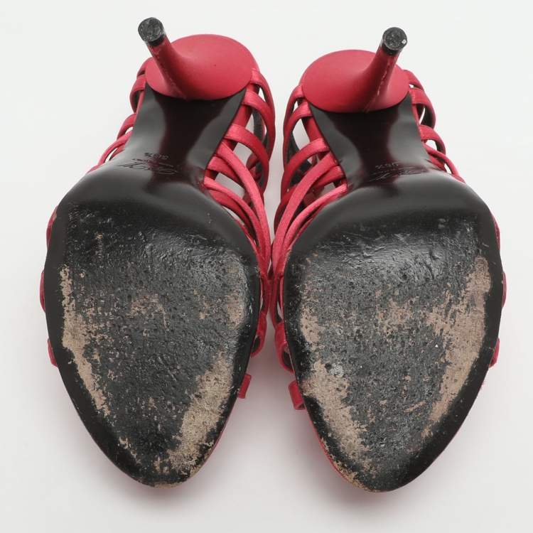 مملوكة مسبقًا Roger Vivier Size 36.5 Pink Satin Strappy Sandals