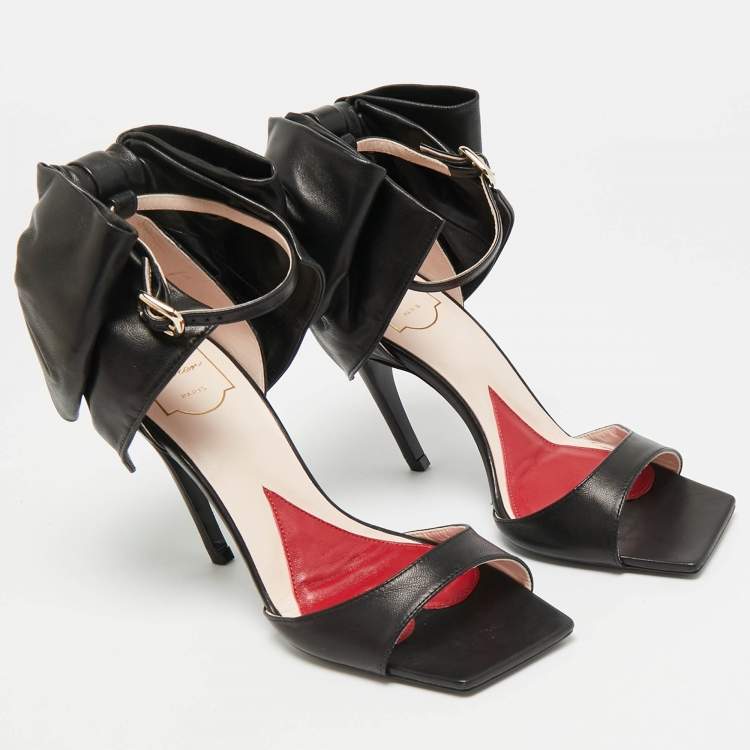 Pre Owned Roger Vivier Viv' Choc Size 39 Black Leather Ankle Strap Sandals