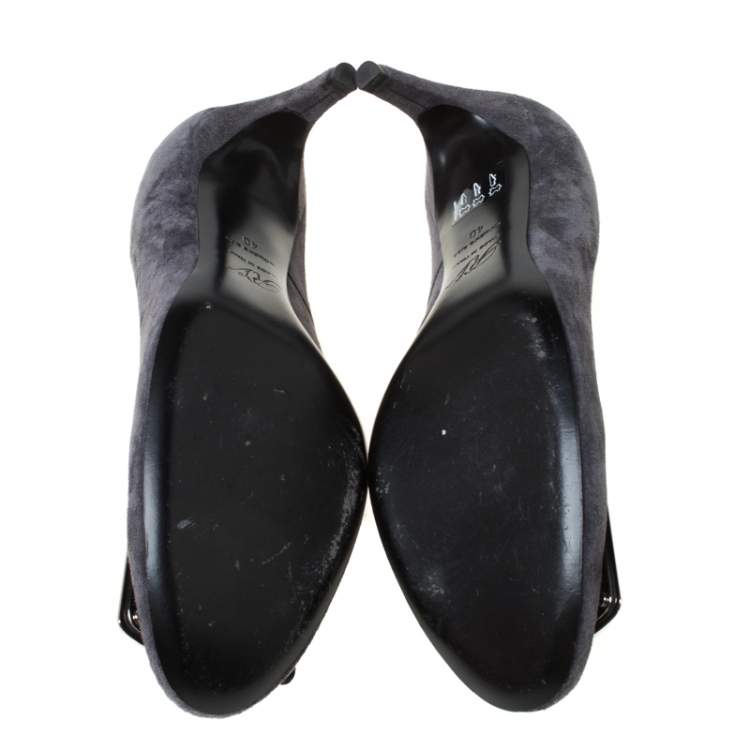 مملوكة مسبقًا Roger Vivier Grey Suede Buckle Pumps Size 40